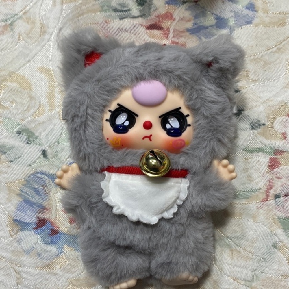 Baby Three Billionaire Cat with special crying eyes!